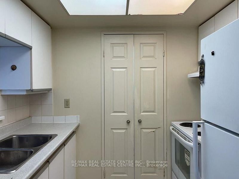 1403 - 265 Enfield Place