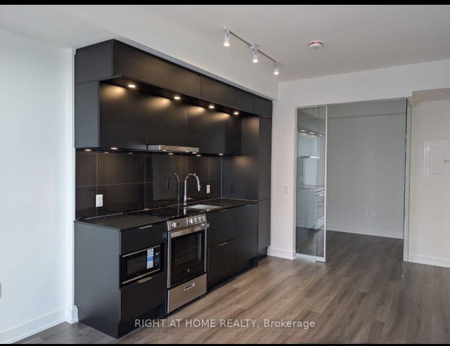2312 - 448 Burnhamthorpe Road