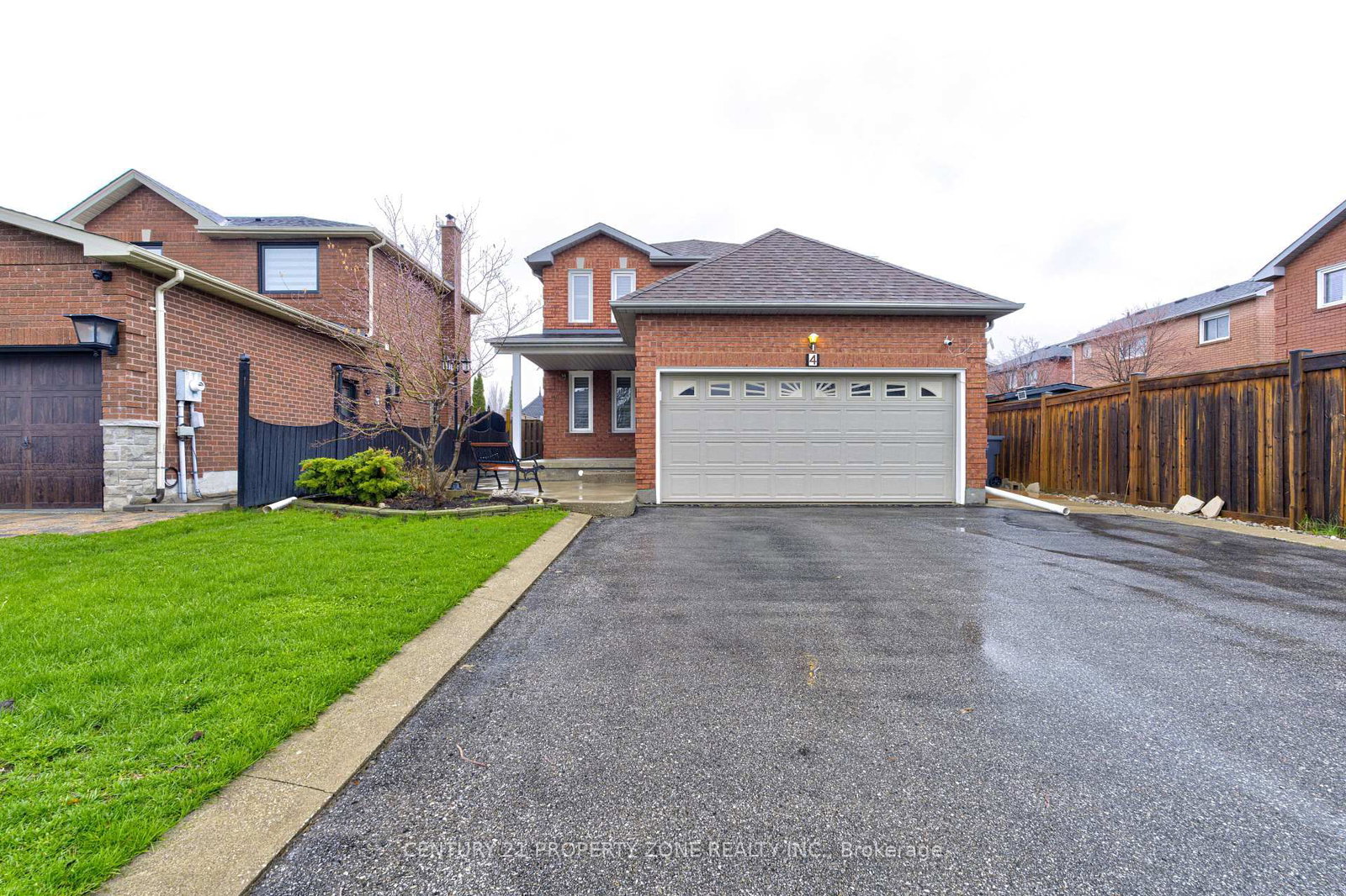 Detached House for sale at 4 Compton Court, Caledon, Ontario, L7E 1L4 - Bolton East - MLS: W13581392