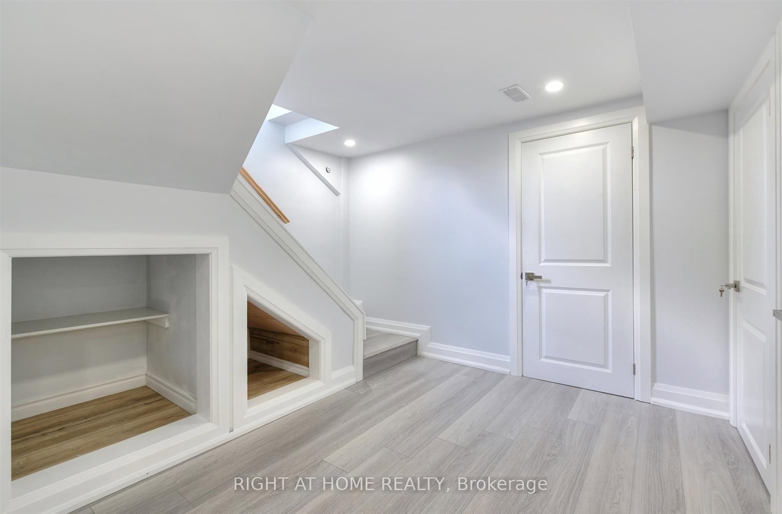 34 William Cragg Drive • Toronto, ON photo 12