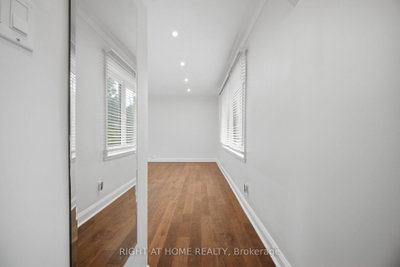 154 Martin Grove Road — photo 4