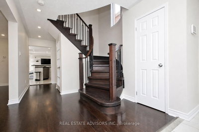 5215 Marblewood Drive • Mississauga, ON photo 3