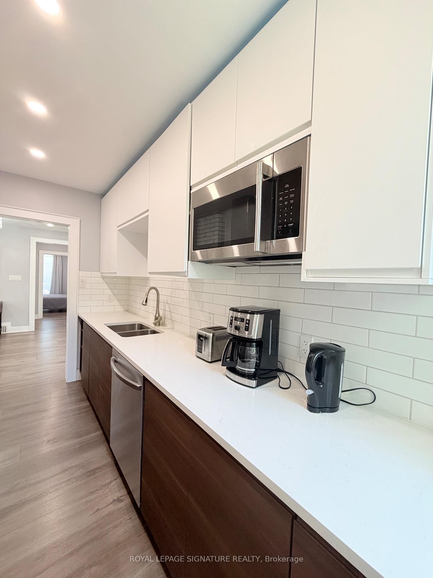 104 Great Oak Drive • Toronto, ON photo 20