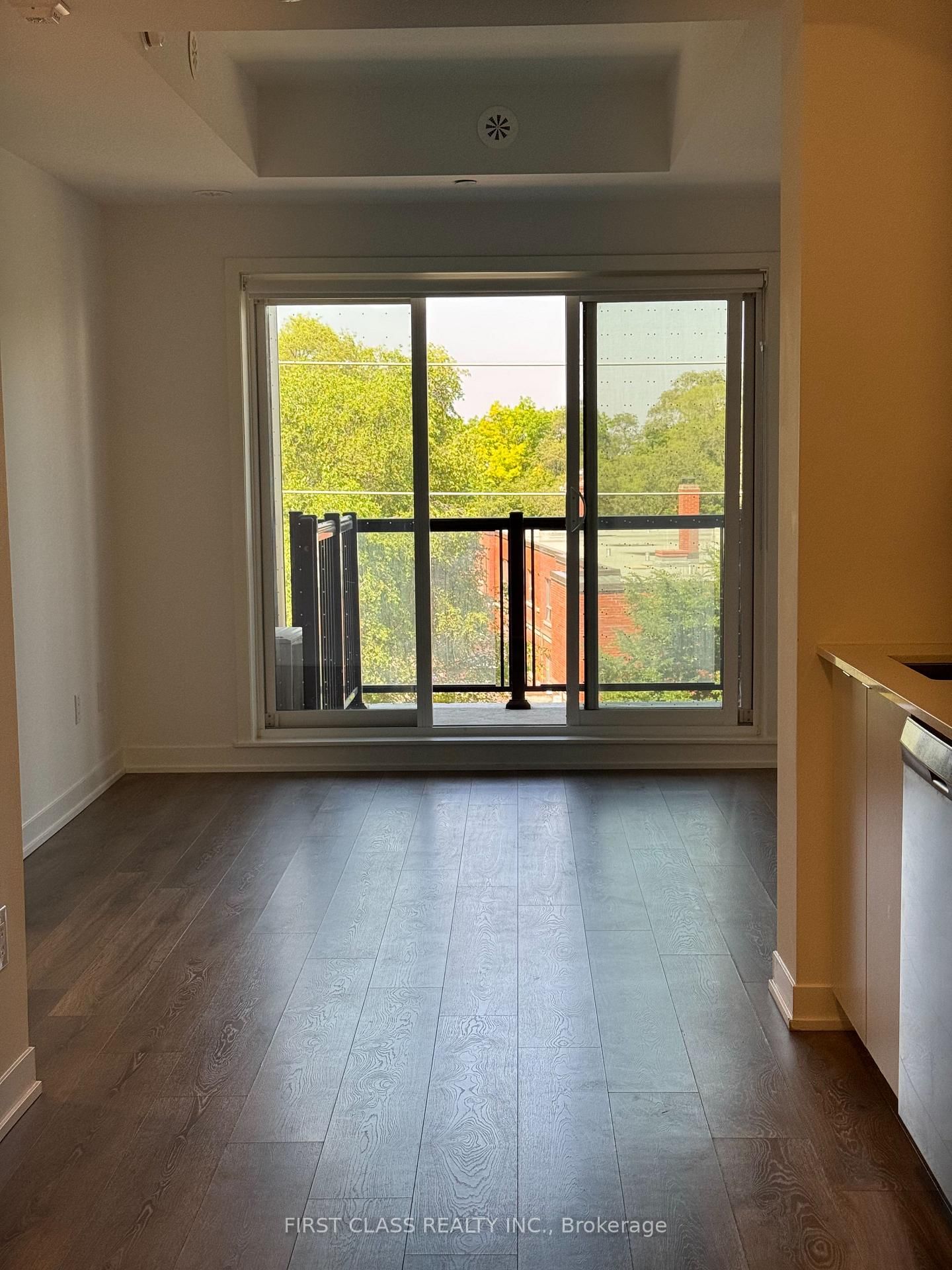 301-165 Canon Jackson Drive, Toronto, ON, photo 3
