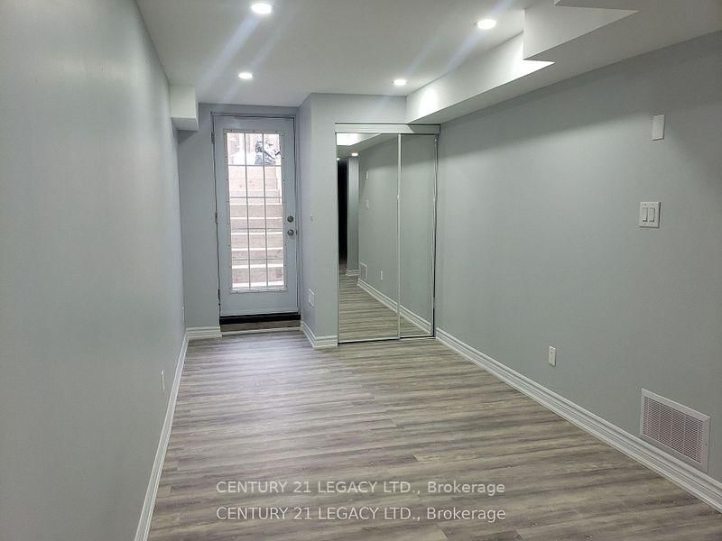 Lower Level - 21 Kilrea Way