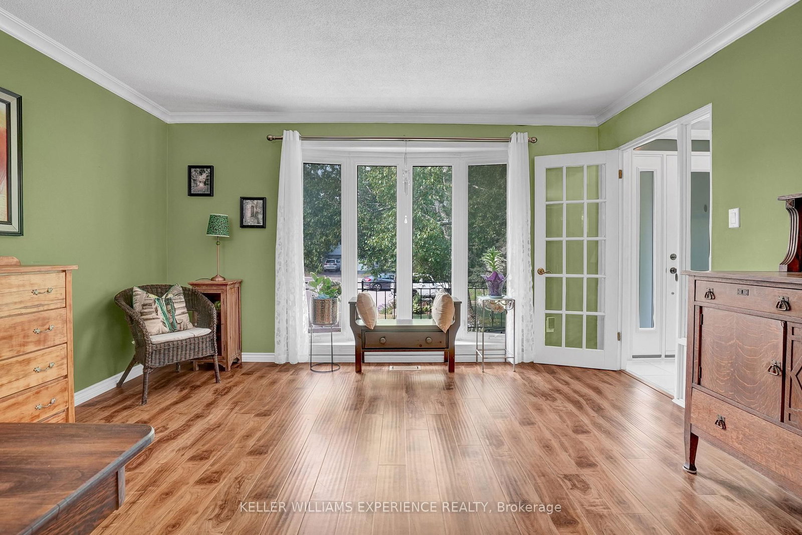 9 Palace Street • Caledon, ON photo 8