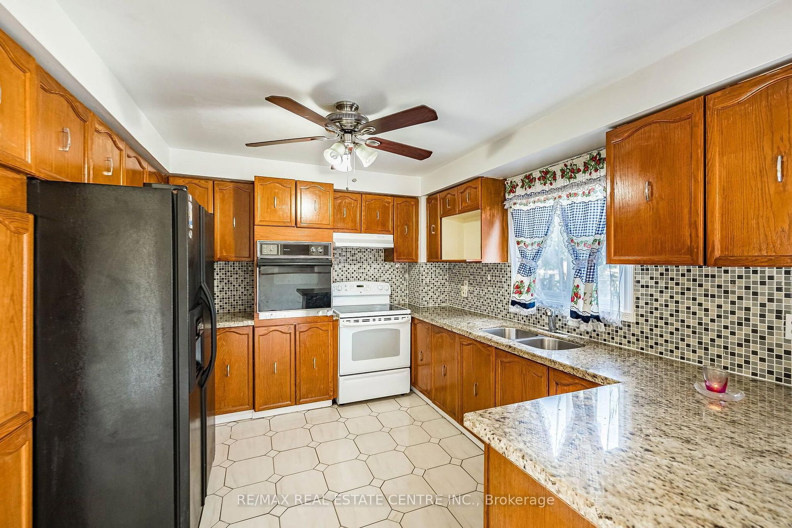 42 Lafleur Court • Brampton, ON photo 12