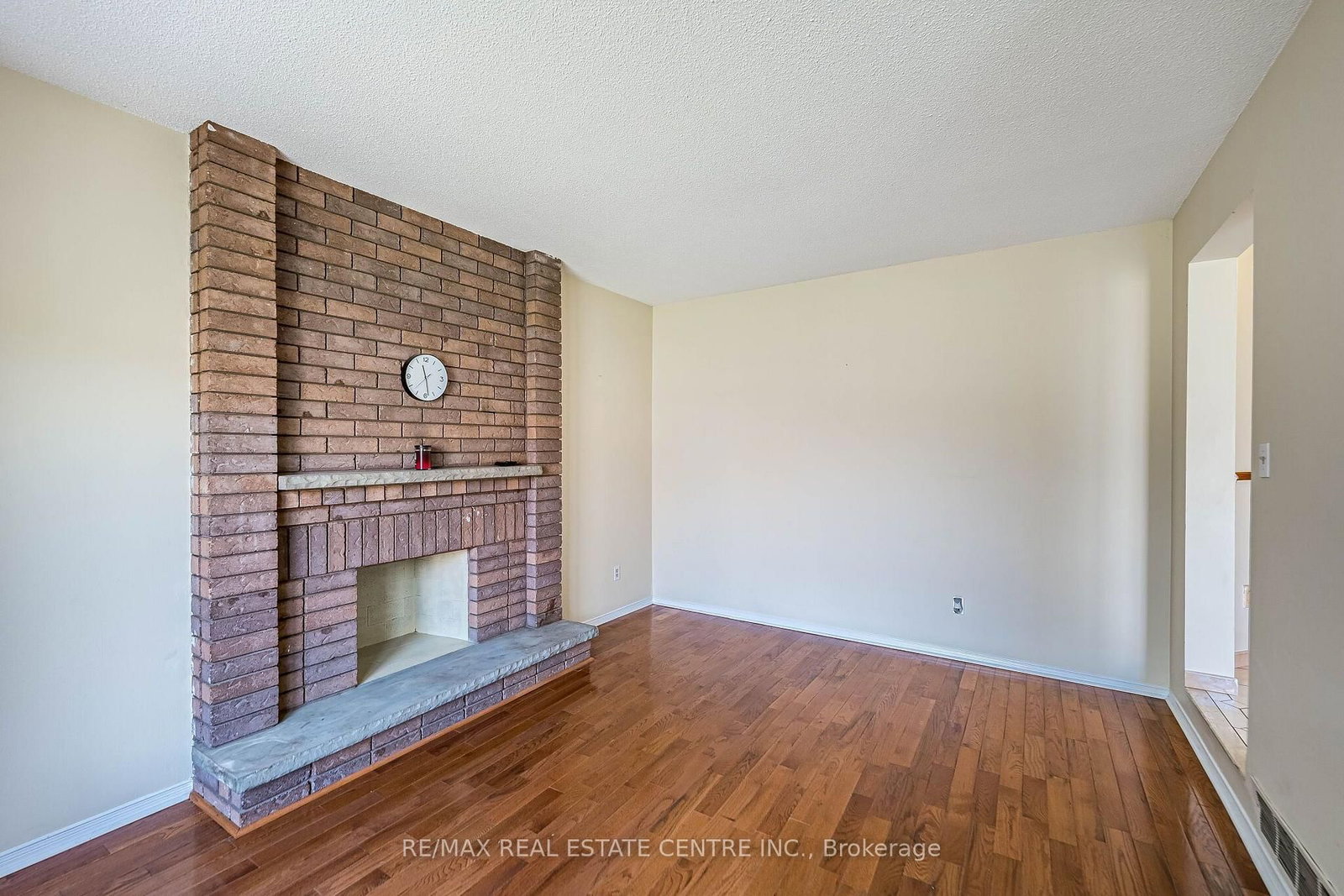 42 Lafleur Court • Brampton, ON photo 8