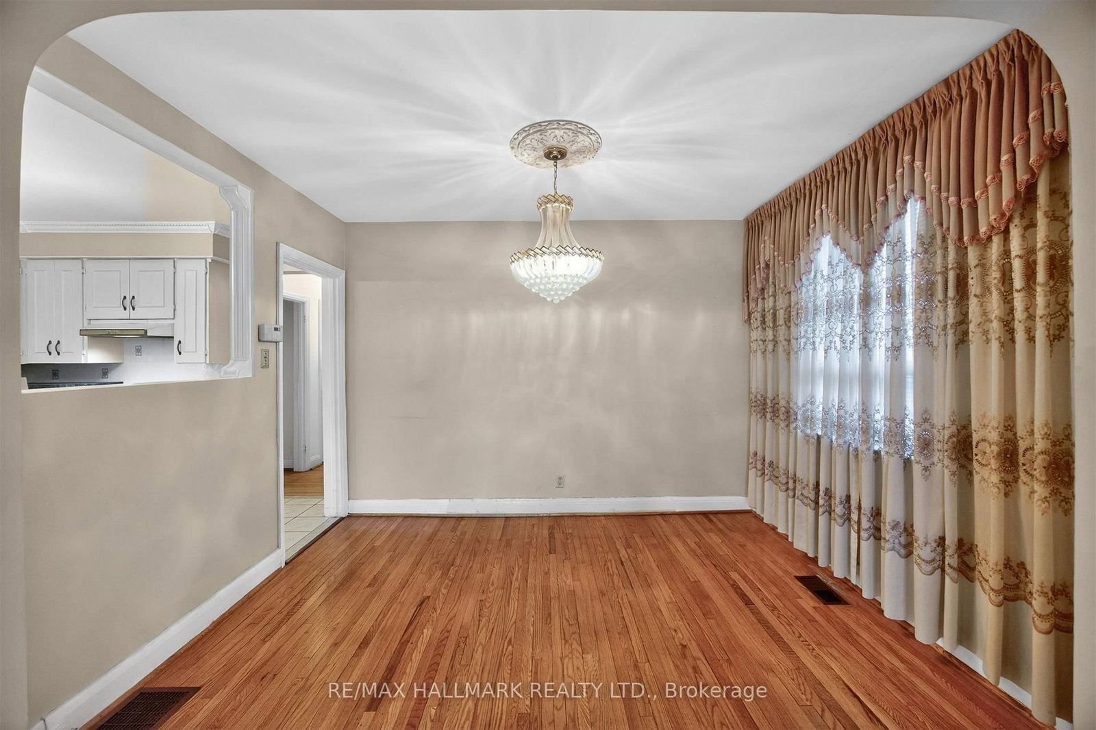 50 Dorking Crescent • Toronto, ON photo 12