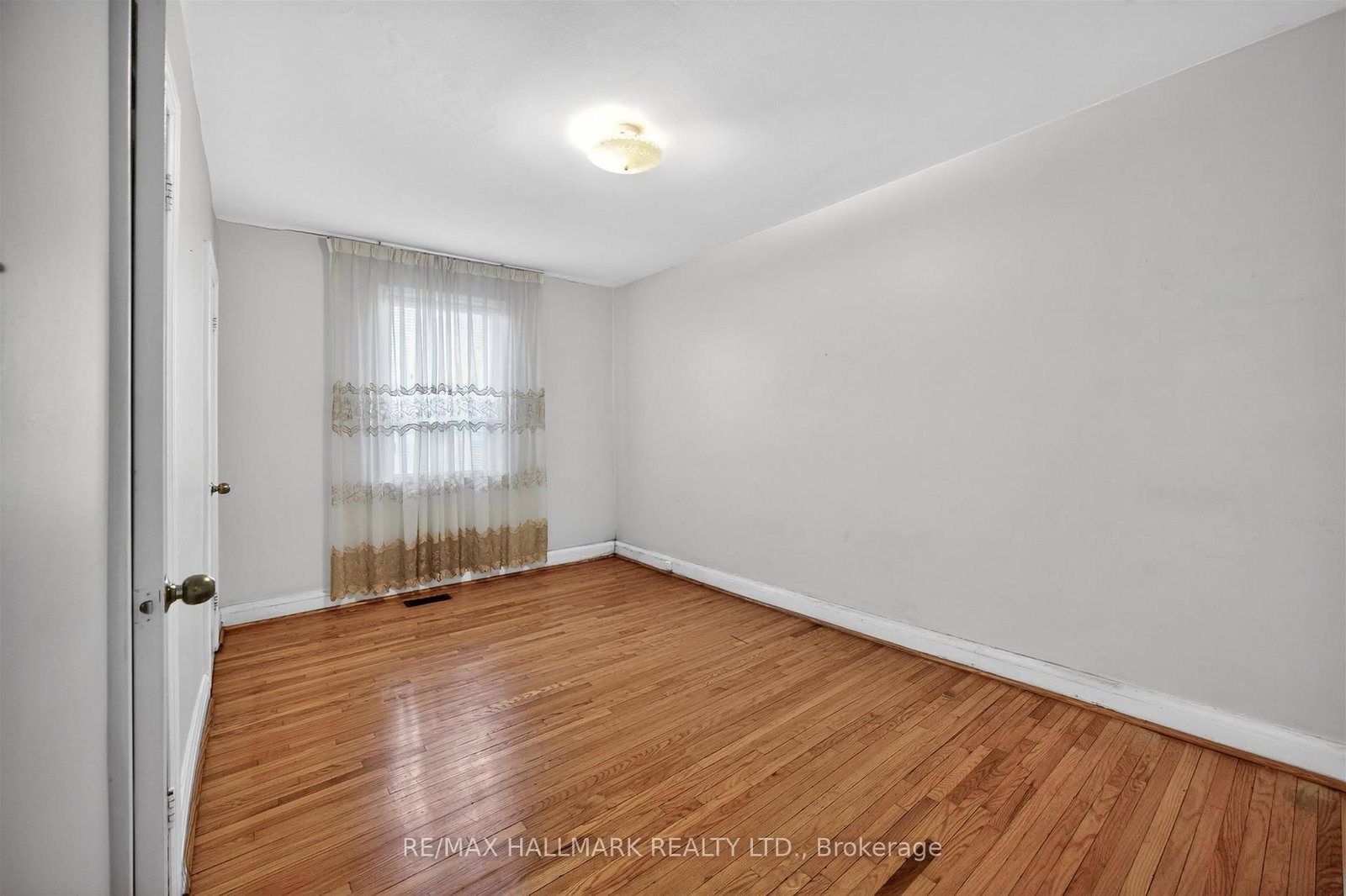 50 Dorking Crescent • Toronto, ON photo 16