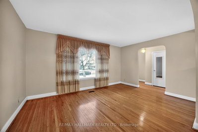 50 Dorking Crescent • Toronto, ON photo 9