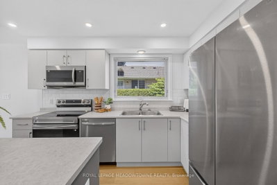 377 Delrex Boulevard • Halton Hills, ON photo 8