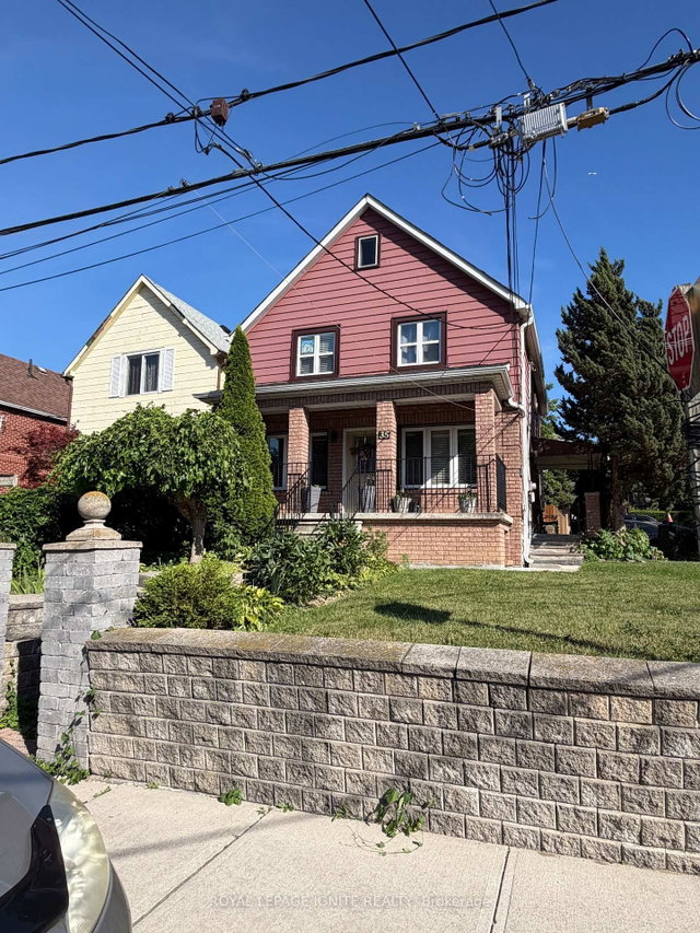 35 Hillary Avenue