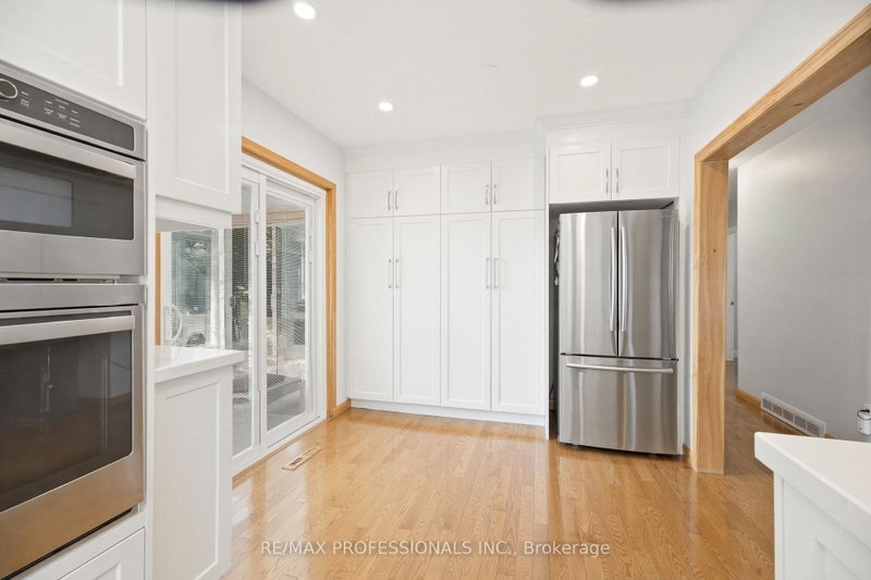580 Exbury Mississauga,ON L5G 2P4 — Photo 11