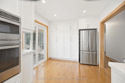 580 Exbury Mississauga,ON L5G 2P4 — Photo 11