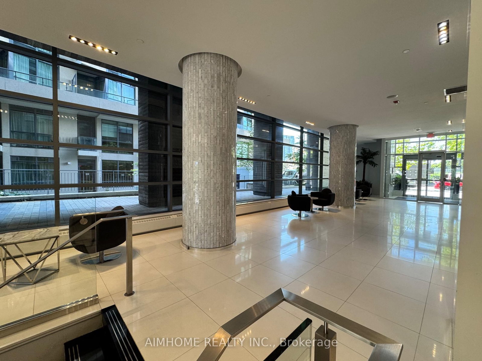 801-56 Annie Craig Drive, Toronto, ON, photo 3