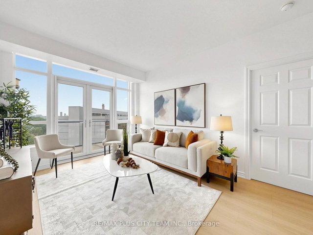 1009 - 1135 Royal York Road