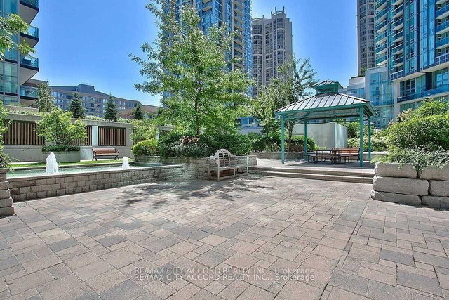 1801 - 220 Burnhamthorpe Road W