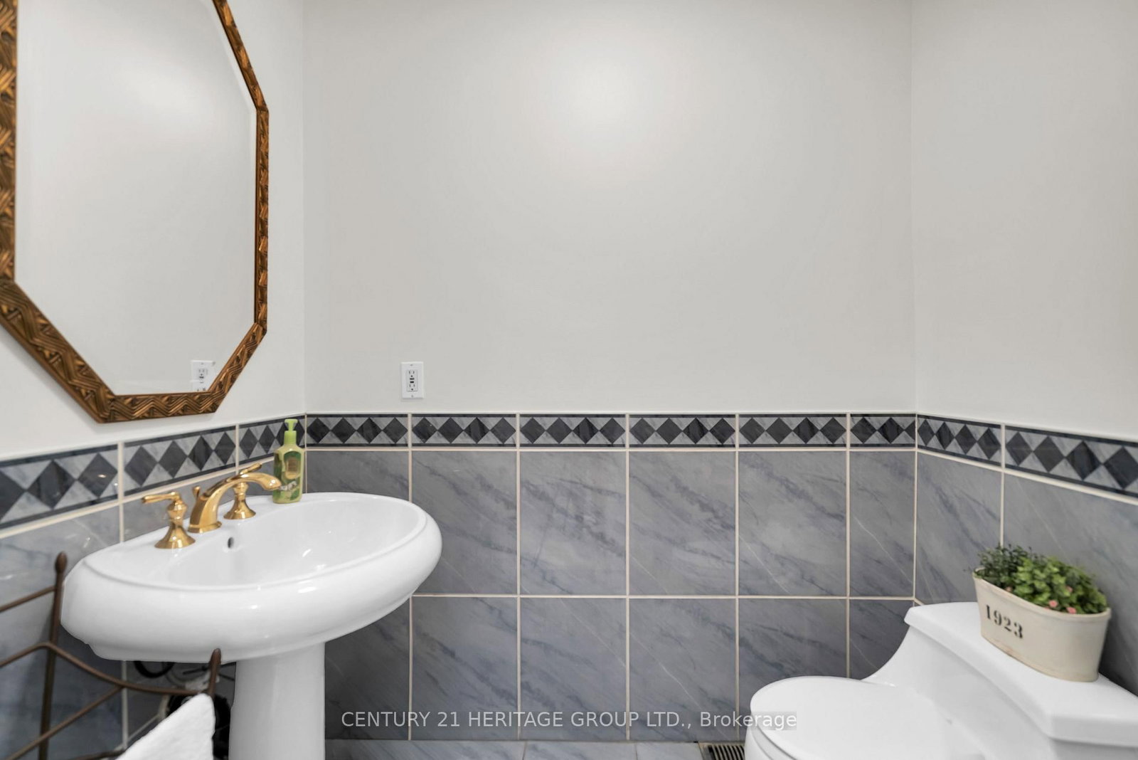 33 Sanderstead Avenue • Toronto, ON photo 17