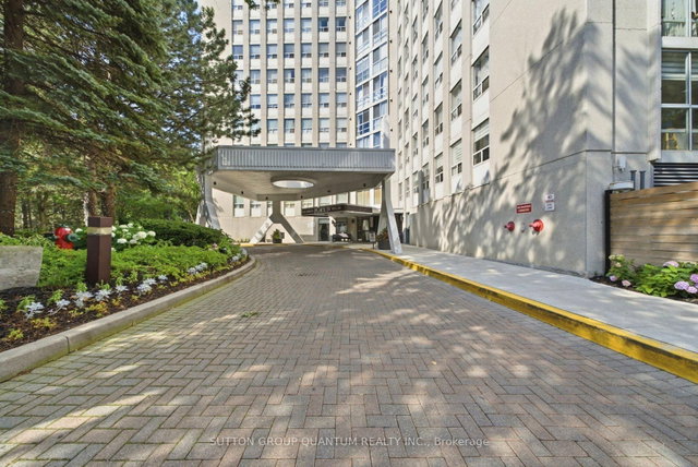 304 - 3650 Kaneff Crescent