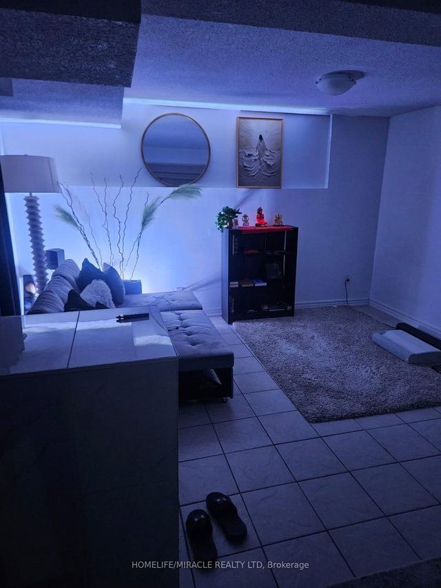 43 Blossom Avenue W