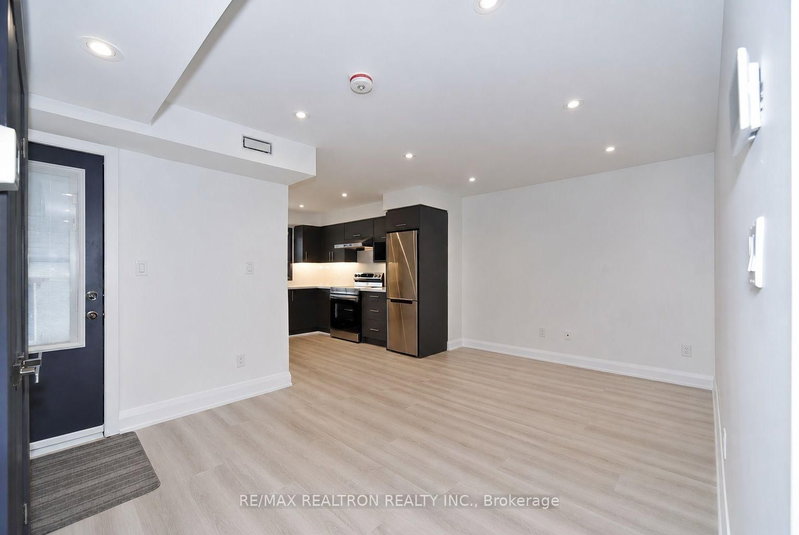 4 - 230 Boon Avenue