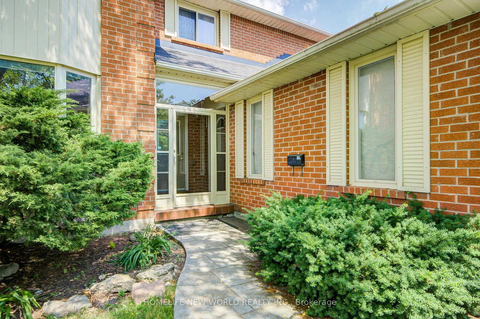4468 Beacon Lane • Mississauga, ON photo 2