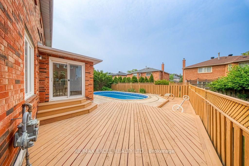 2105 Oakmead Boulevard • Oakville, ON photo 38