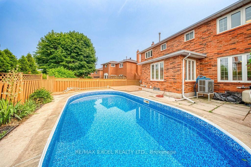 2105 Oakmead Boulevard • Oakville, ON photo 39