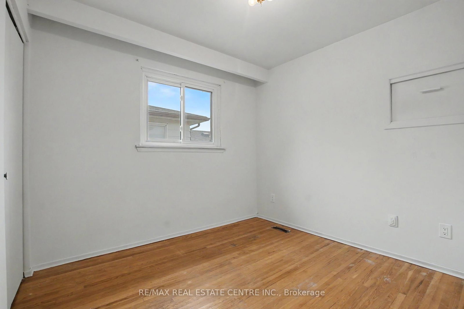 396 Pinemeadow Avenue • Mississauga, ON photo 19