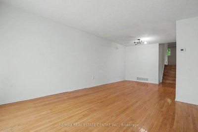 396 Pinemeadow Avenue • Mississauga, ON photo 6