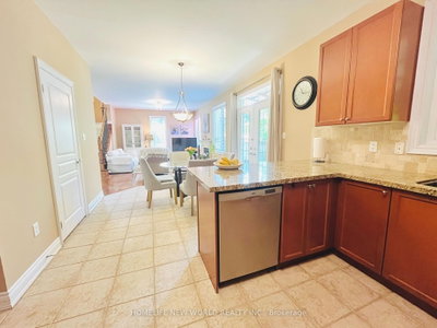 325 ADMIRAL Drive — photo 6