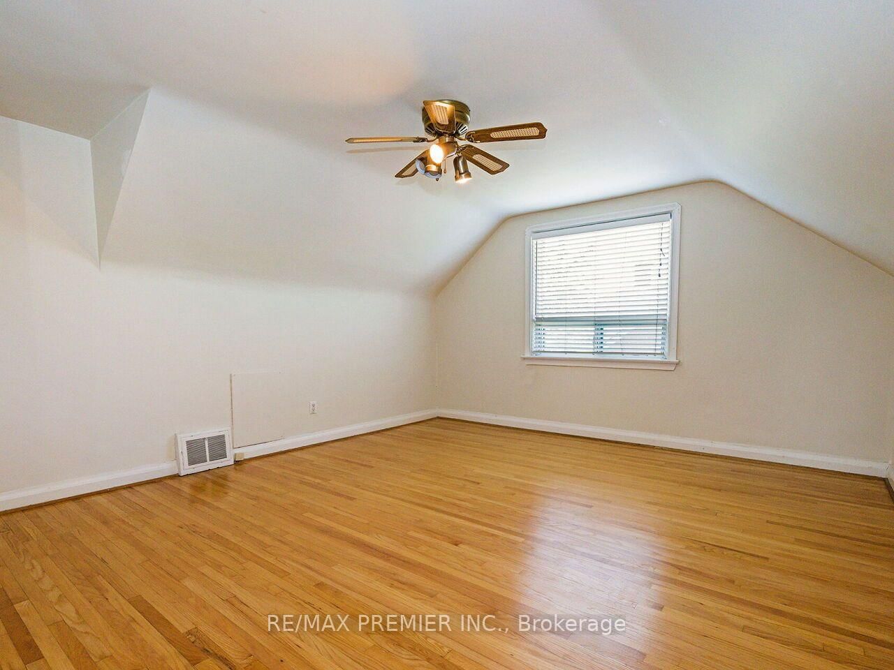7 Mayall Avenue • Toronto, ON photo 18