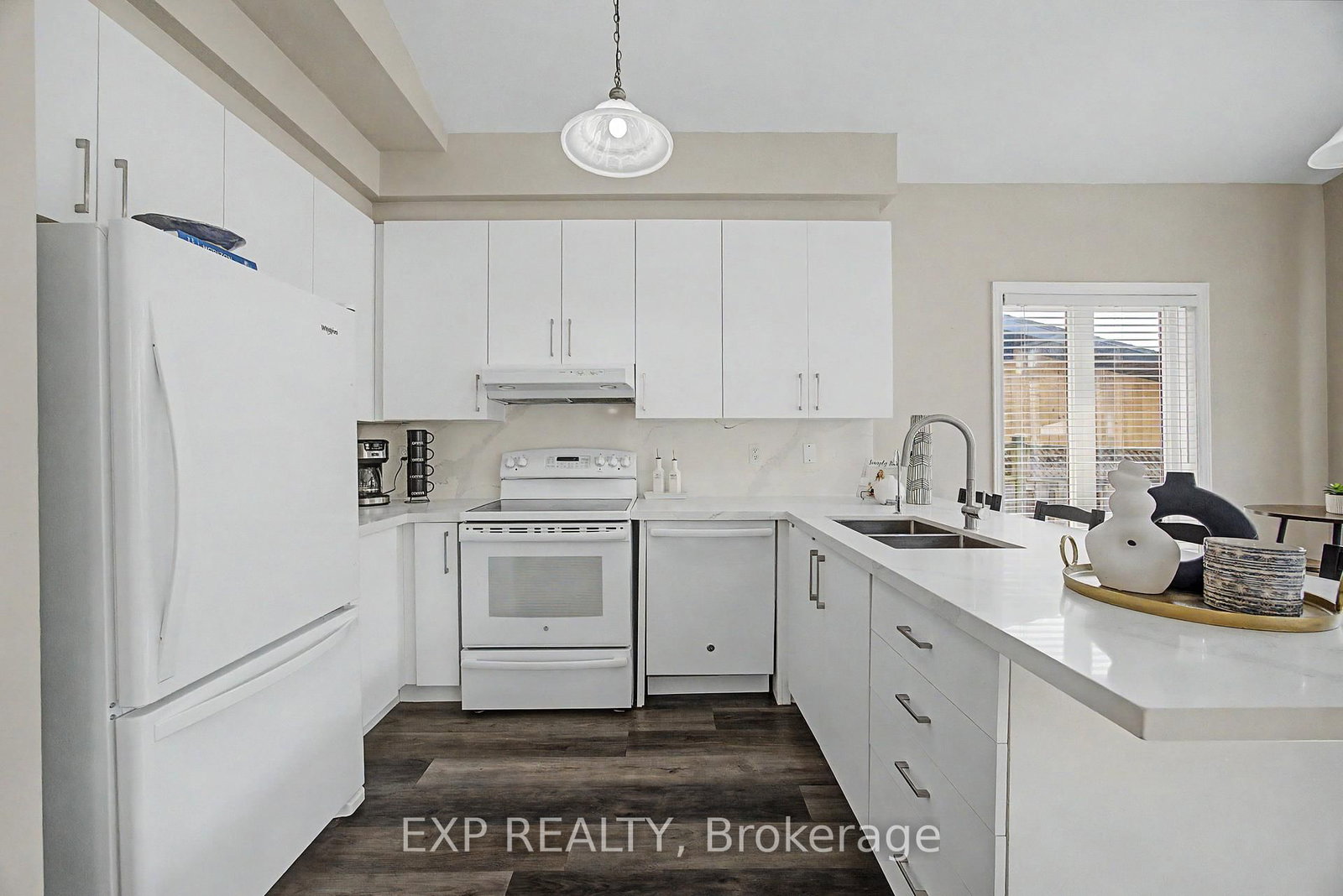 379 Grovehill Road • Oakville, ON photo 9