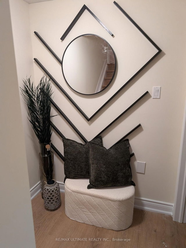 3434 CRIMSON KING Circle