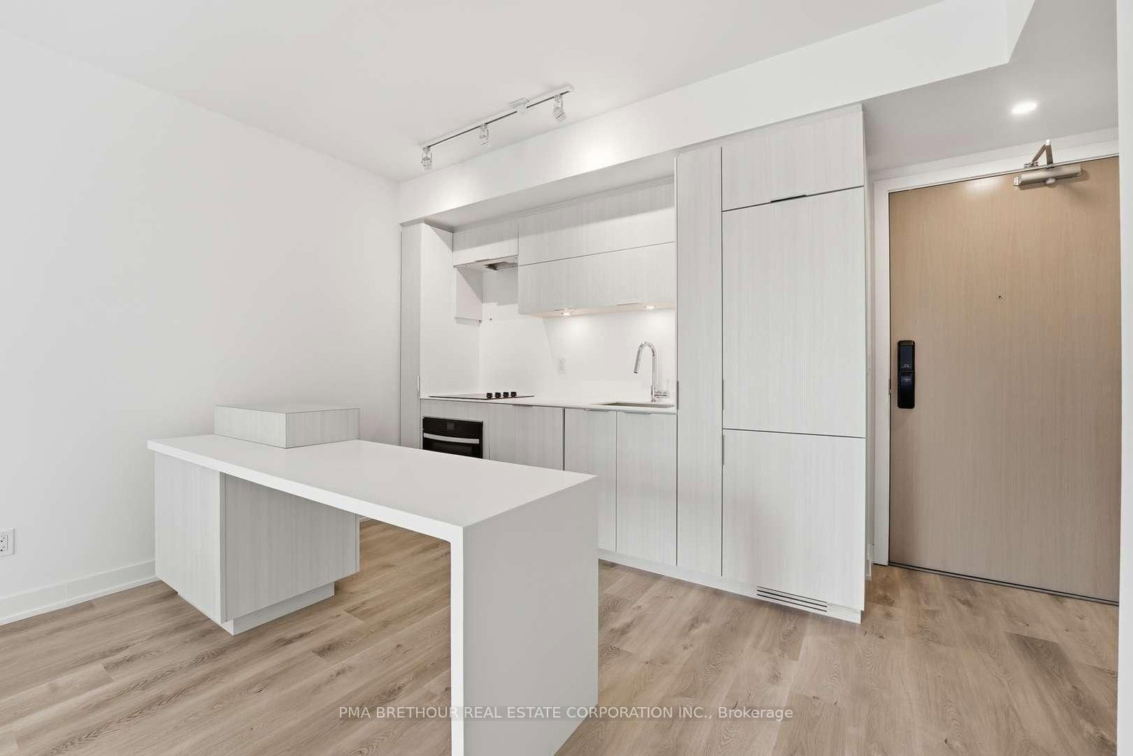 370 Martha Street • #909 • Burlington, ON photo 3
