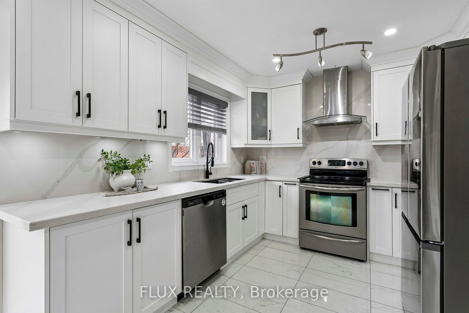 6769 Gracefield Drive • Mississauga, ON photo 4