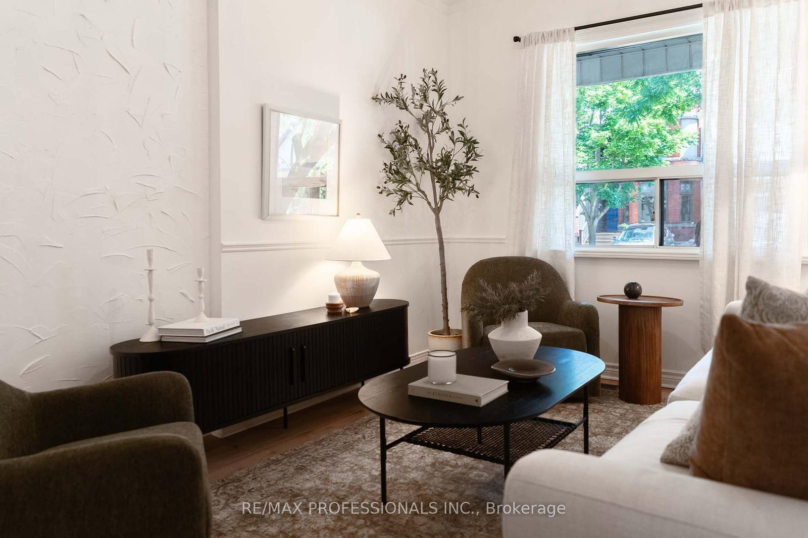 358 Pacific Avenue • Toronto, ON photo 3