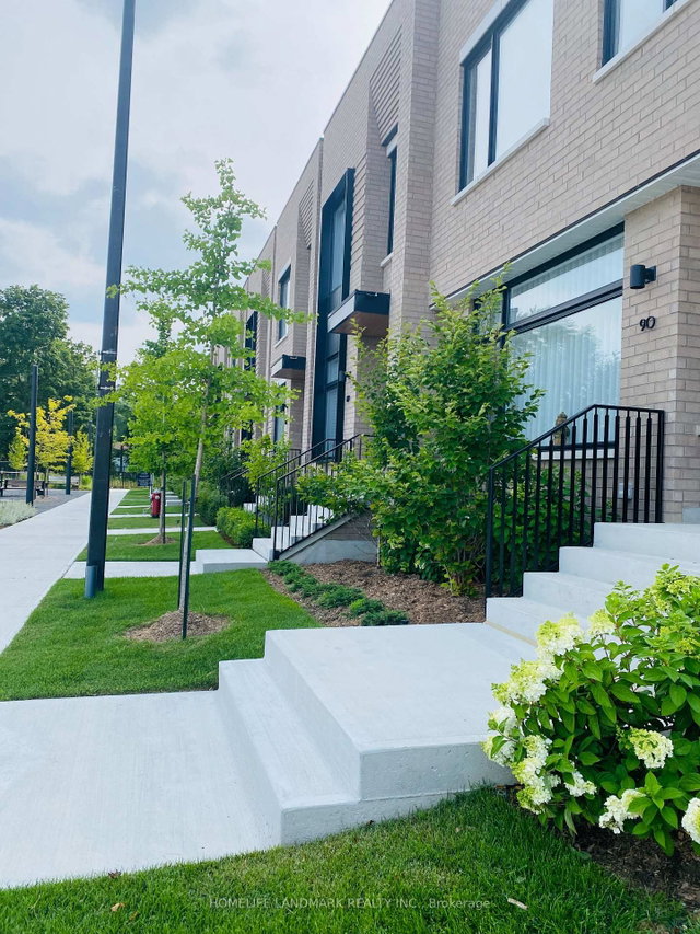 87 - 60 Lou Parsons Way