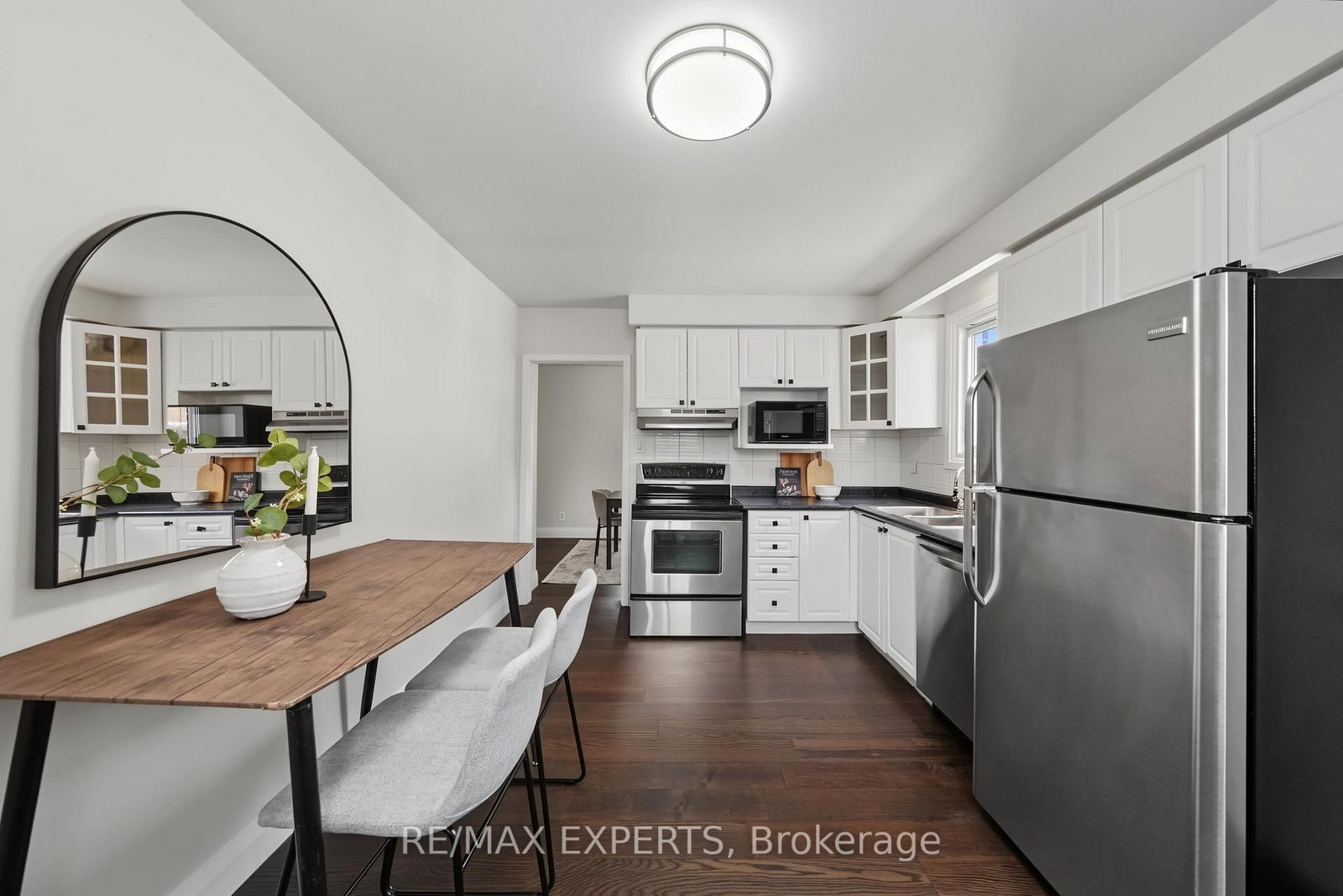 25 Riverton Drive • Toronto, ON photo 19