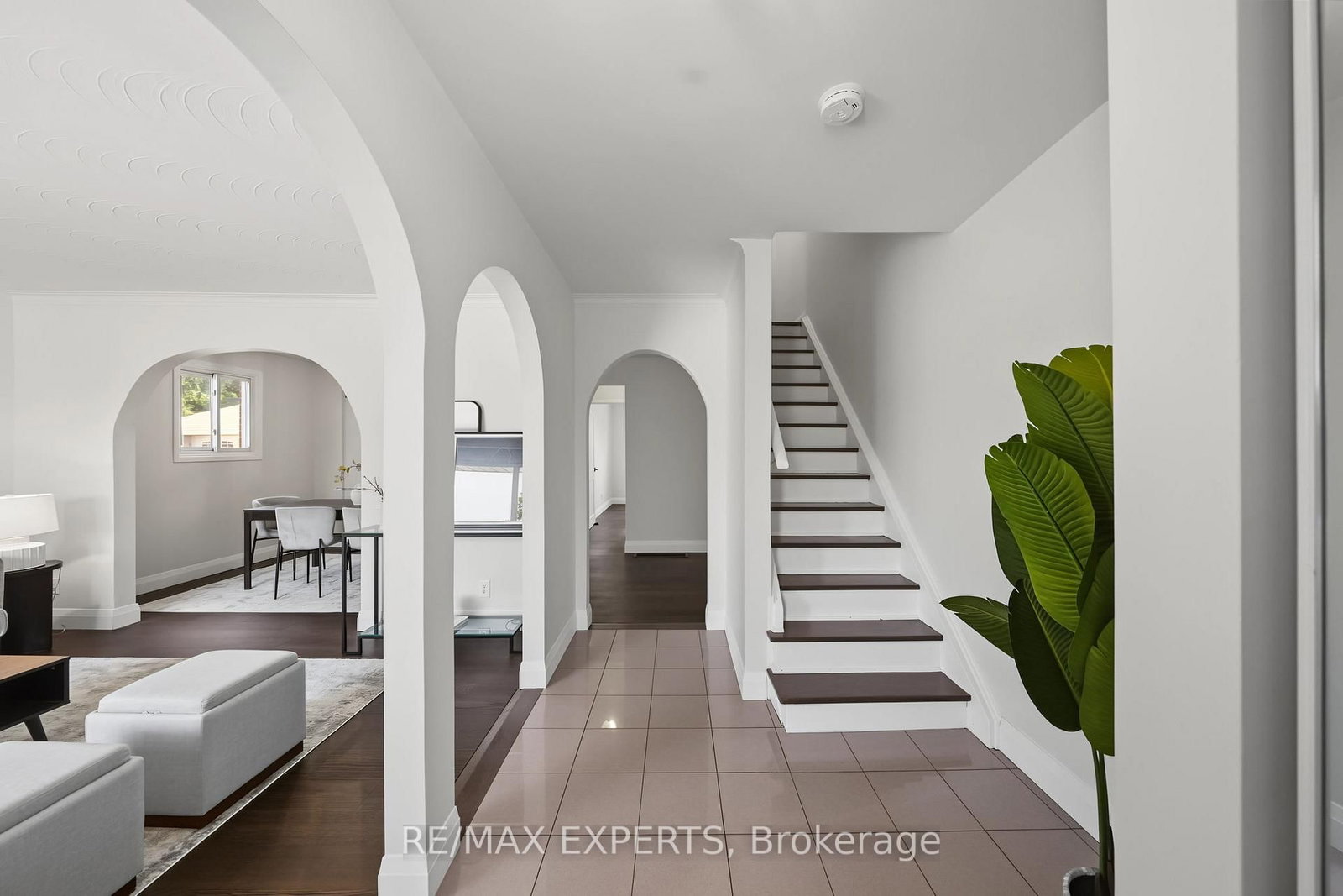 25 Riverton Drive • Toronto, ON photo 5