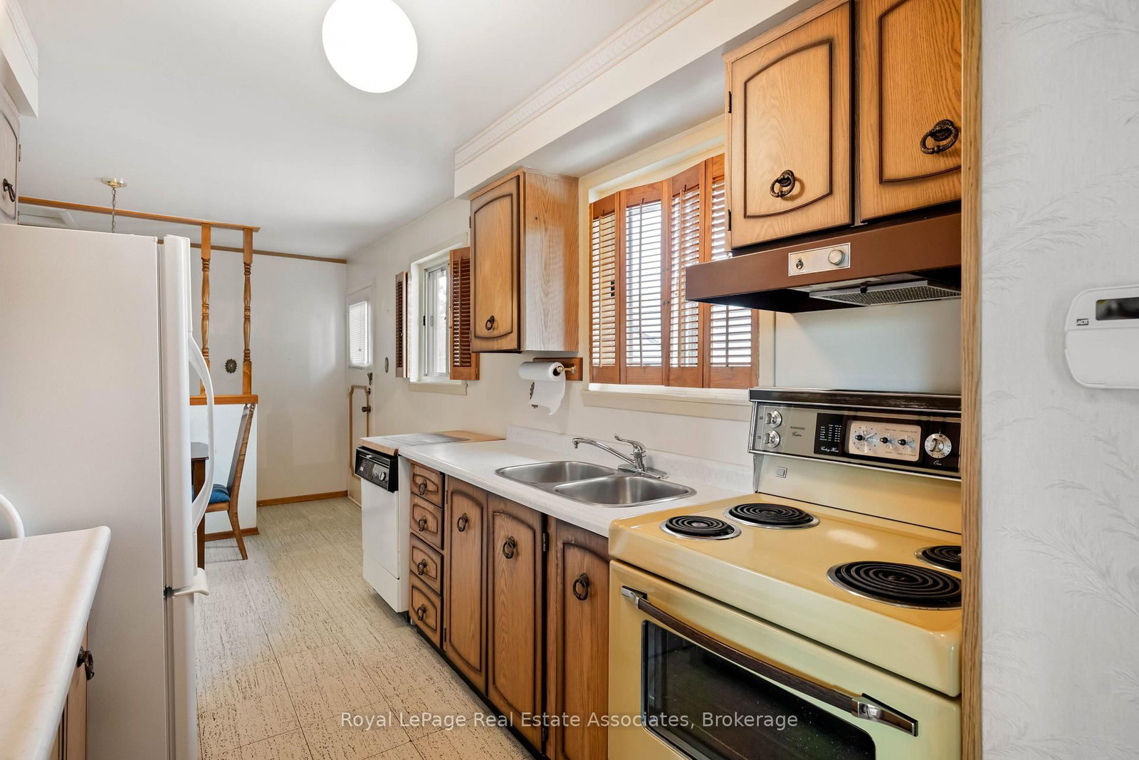 256 Archdekin Drive • Brampton, ON photo 8