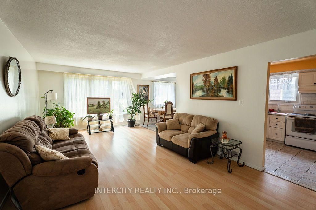 100 Dixon Road, Toronto, ON, photo 5