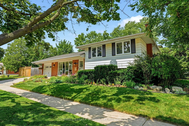 569 Parkside Crescent