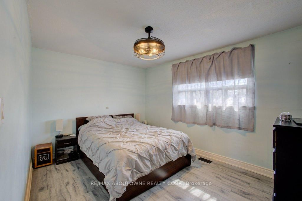 114 Ringwood Road • Oakville, ON photo 10
