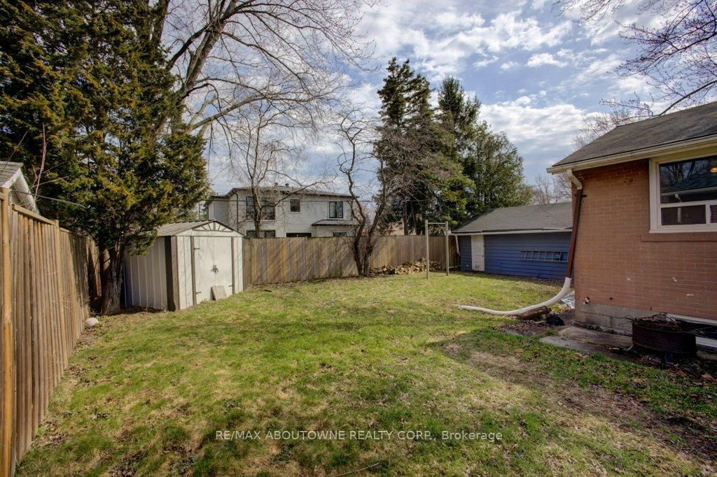 114 Ringwood Road • Oakville, ON photo 14