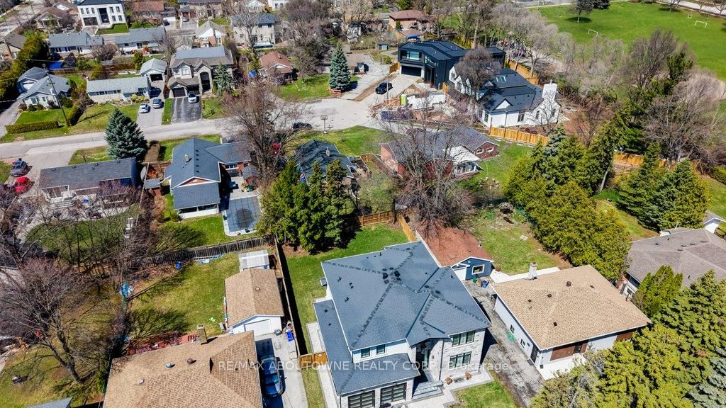 114 Ringwood Road • Oakville, ON photo 16