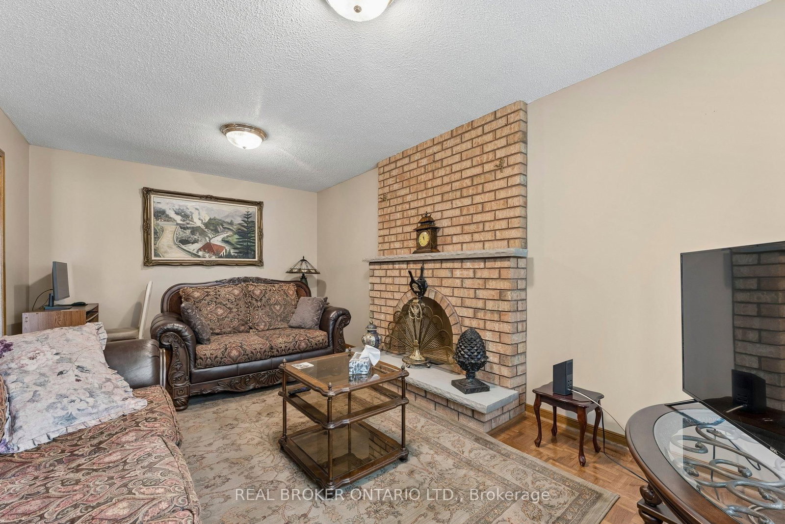 102 Coronation Circle • Brampton, ON photo 16