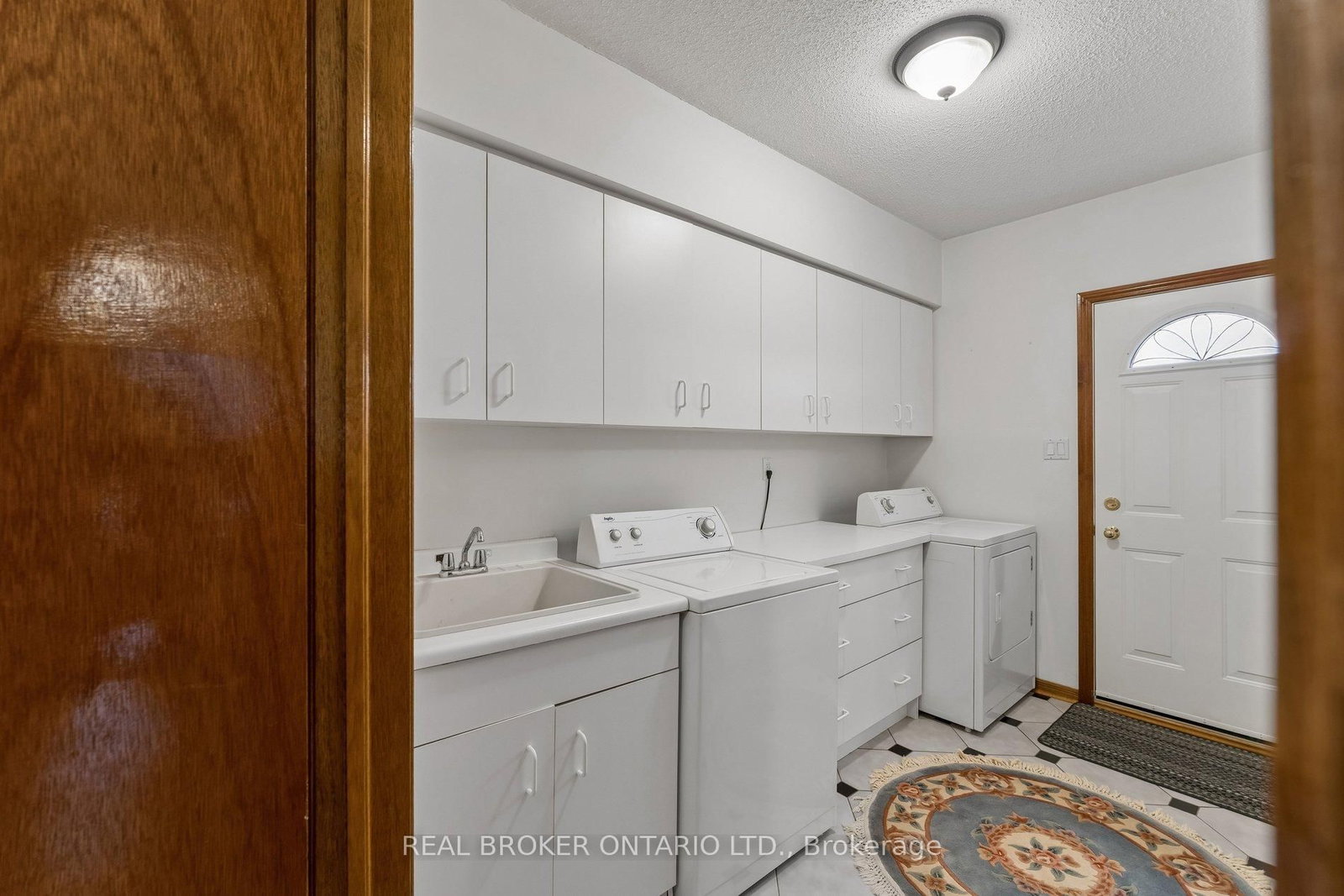 102 Coronation Circle • Brampton, ON photo 17