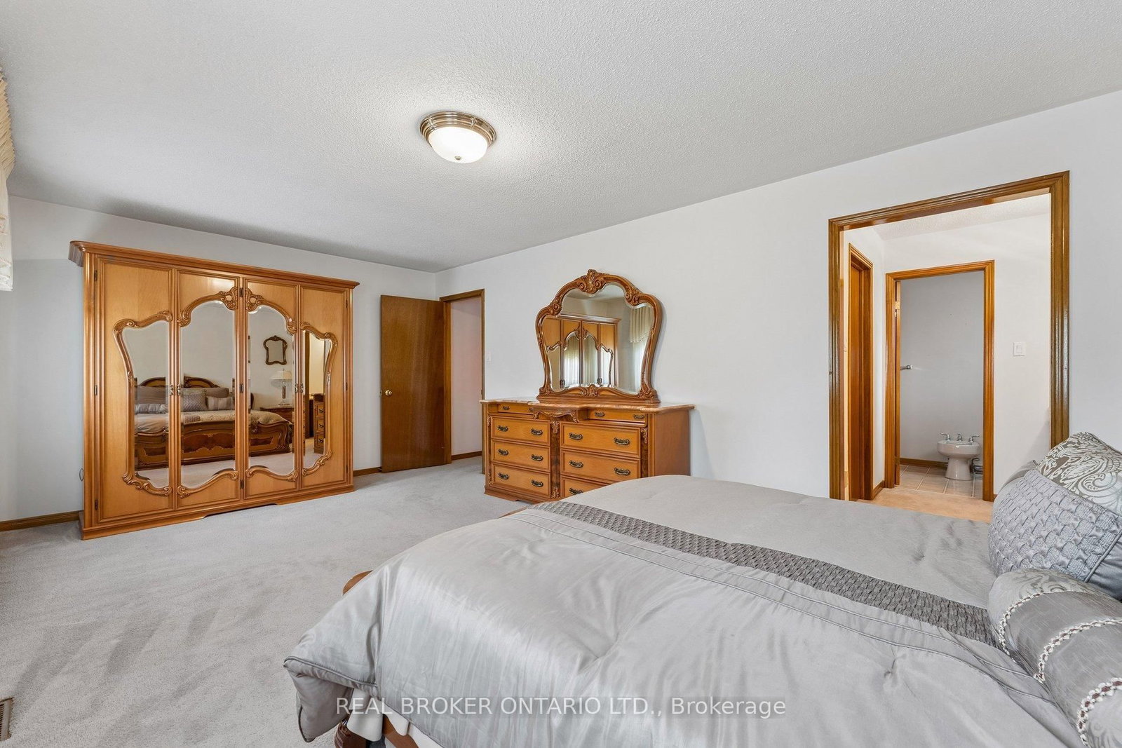102 Coronation Circle • Brampton, ON photo 24